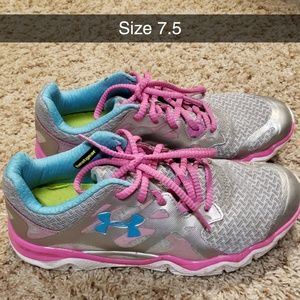 7.5 Under armour shoes